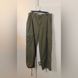 Women Levis 94 baggy Olive Cargo Pants